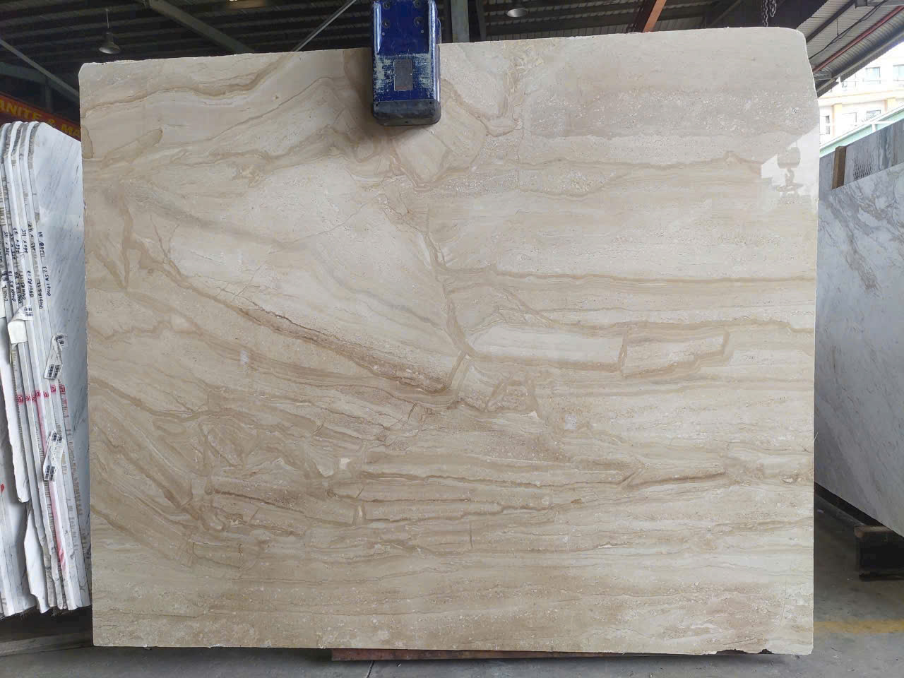 Đá Marble Vàng Vân Ngang