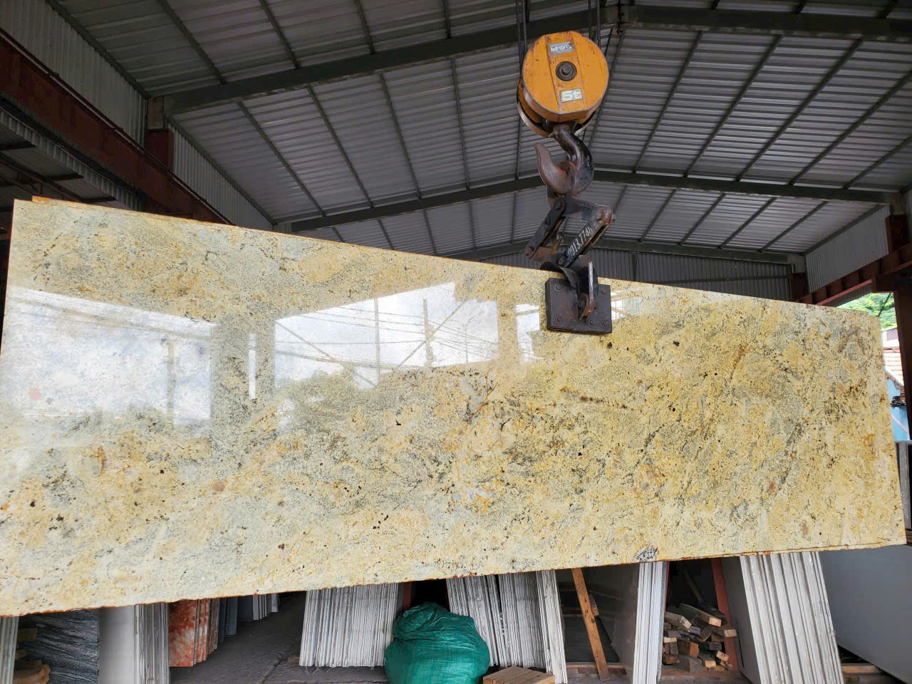 Đá Granite Vàng Kem 