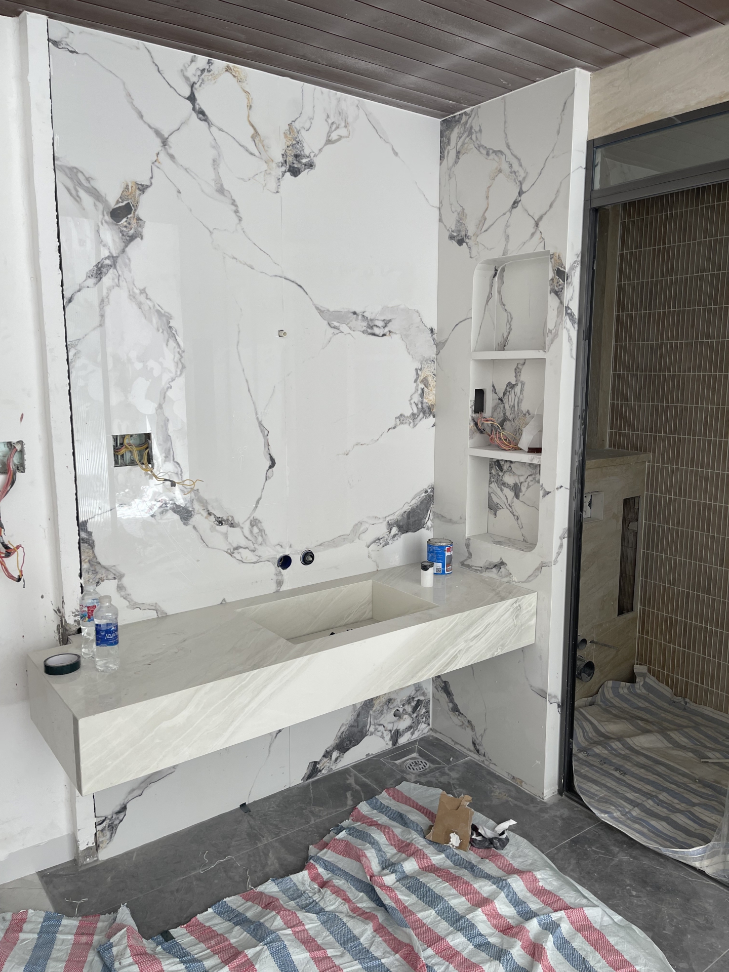 Vách +lavabo